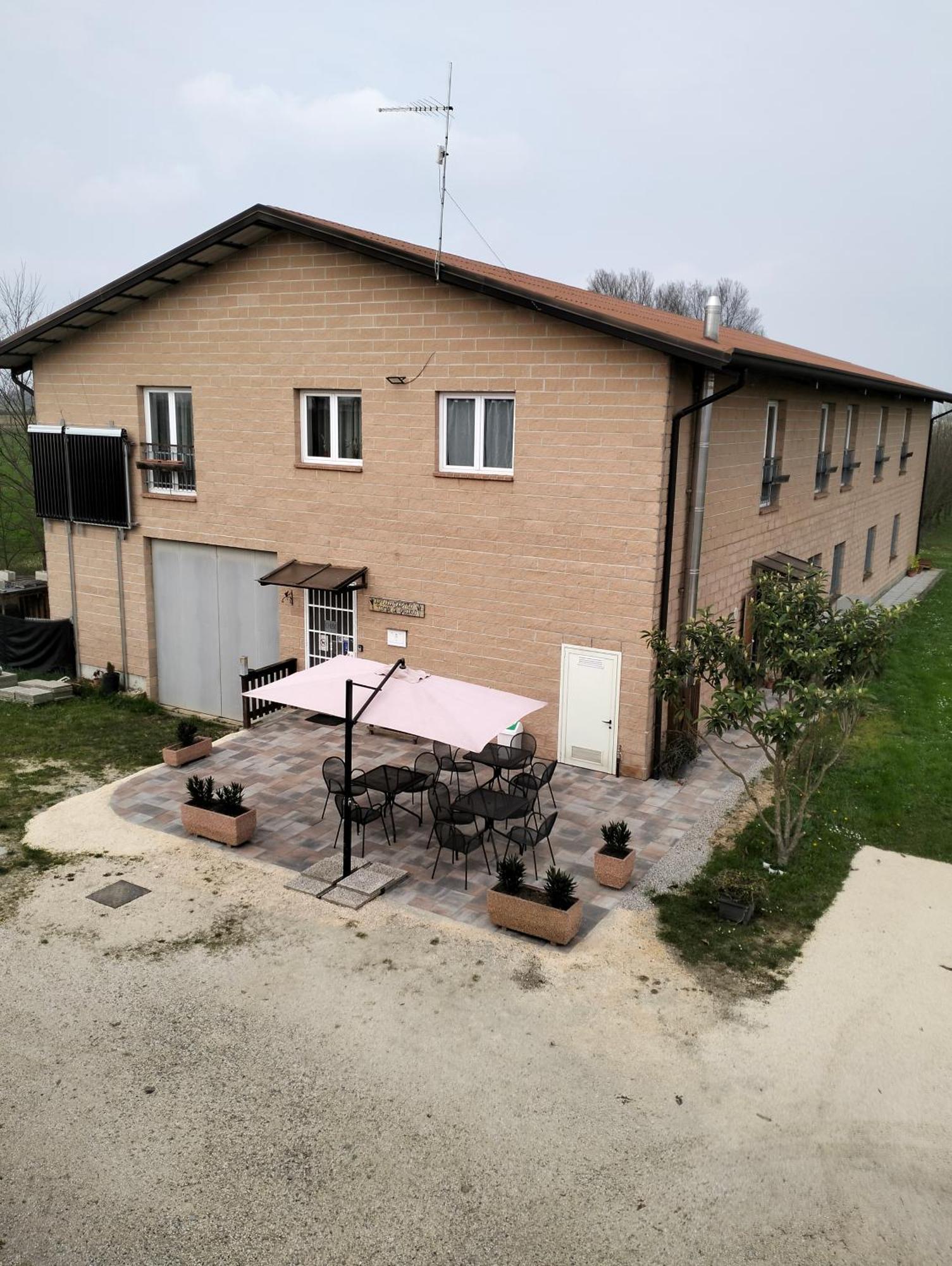Agriturismo Campi Di Grano 론카데 외부 사진